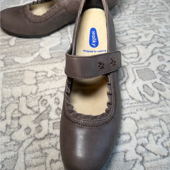 Wolky brown Leather Adjustable Mary Jane Heel
Shoes Euro 39 Women's US 8.5 - Picture 6 of 11